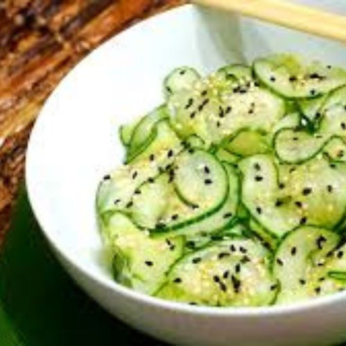 Snack de Pepino com Pesto de Manjericão e Gergelim