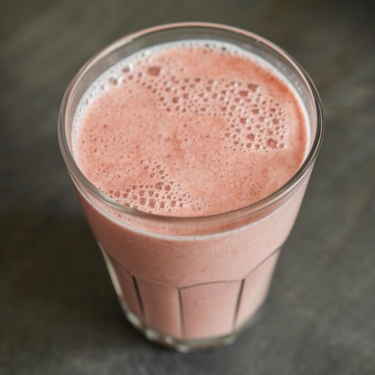 Smoothie de Morango com Proteína de Ervilha Fitness Vegano