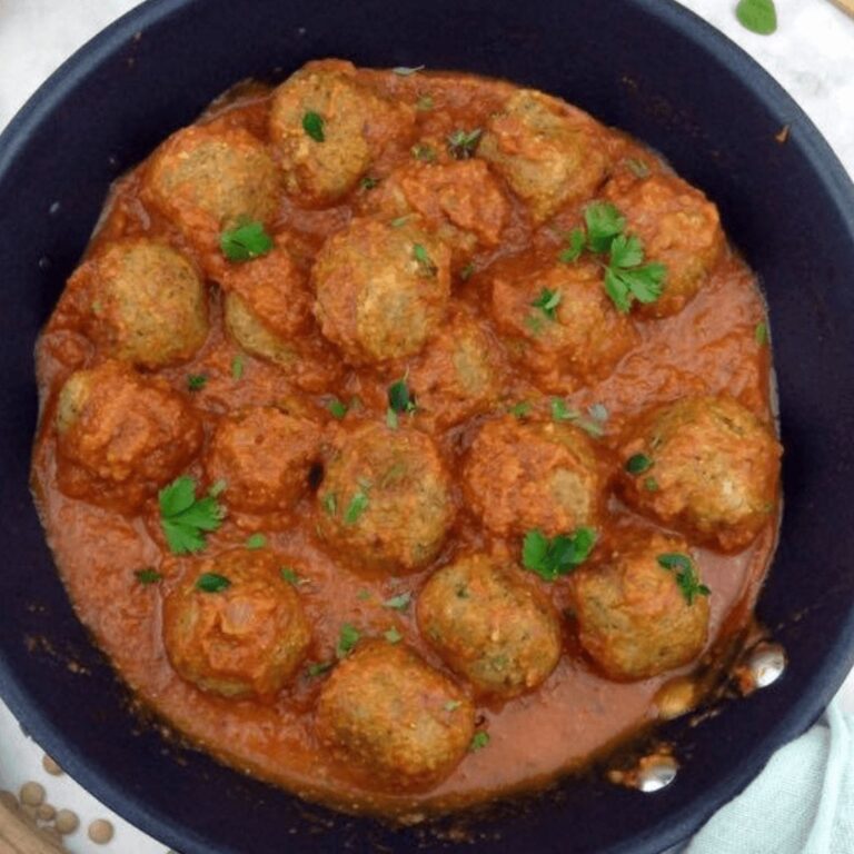 Almôndegas de Lentilha com Molho de Tomate Vegana e Sem Glúten