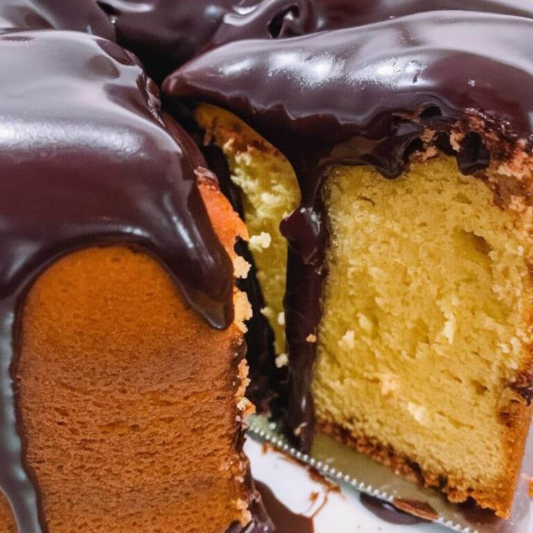 Bolo de Maracujá Vegano com Cobertura de Chocolate