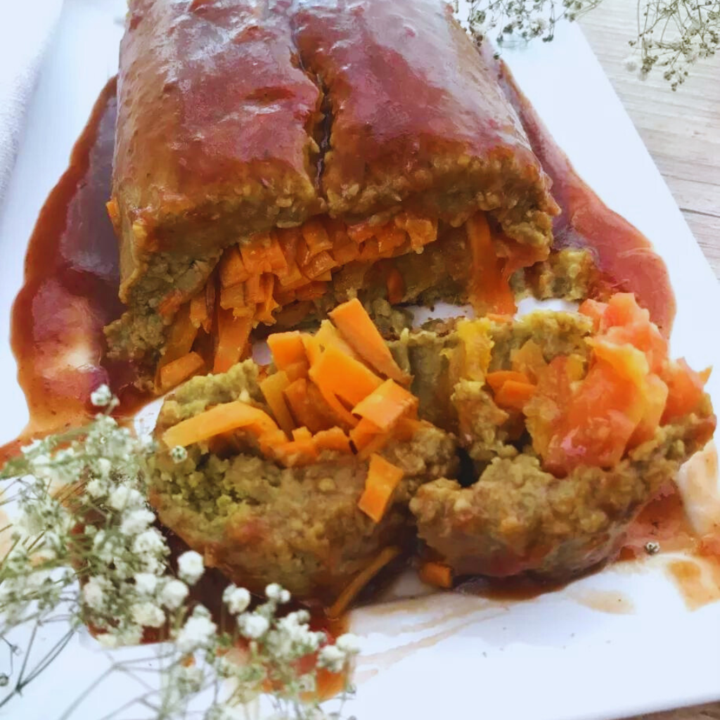 Rocambole de Lentilha com Molho de Tomate Vegano e Sem Glúten