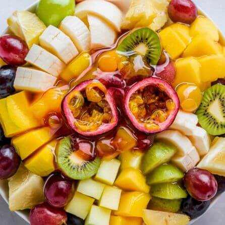 Salada de Frutas com Calda de Maracujá Vegana e Sem Glúten