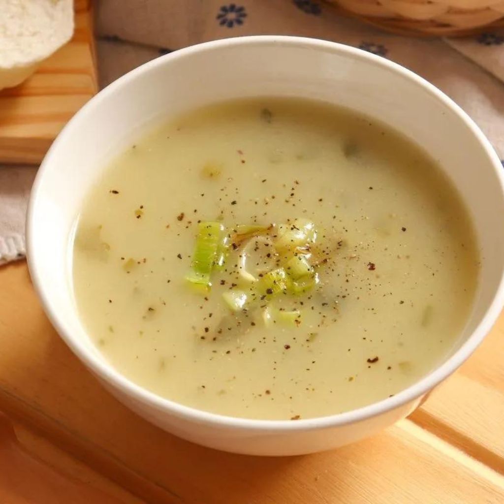 Sopa de Batata com Alho-poró Vegana e Fitness