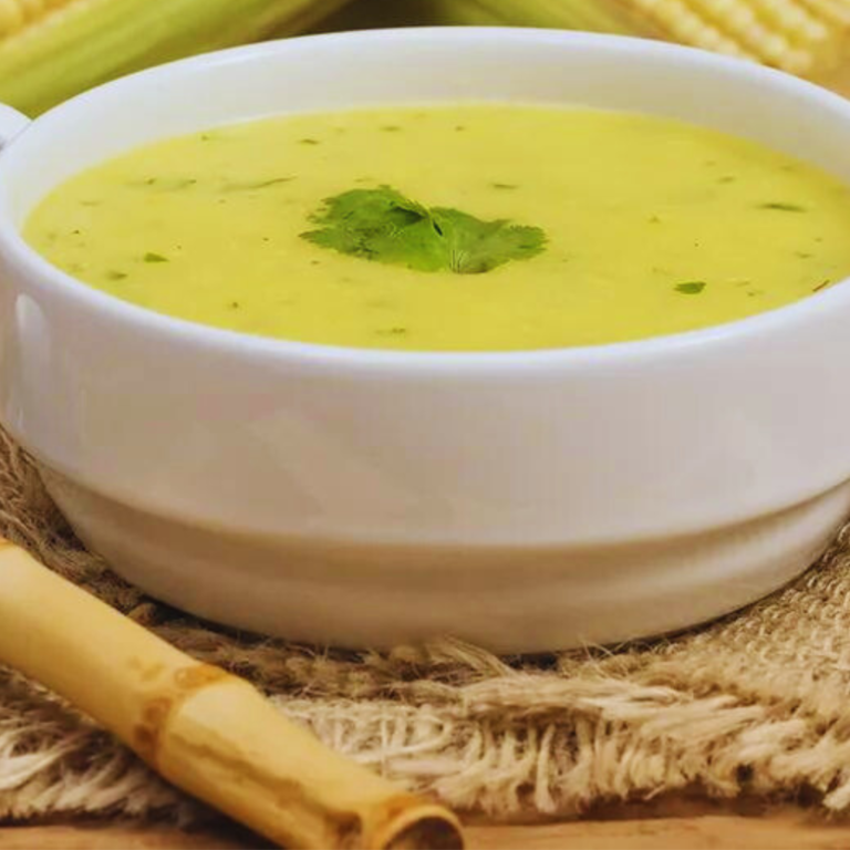 Sopa de Milho Verde com Coentro Vegana e Fitness