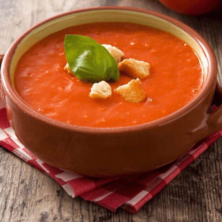 Sopa de Tomate com Manjericão