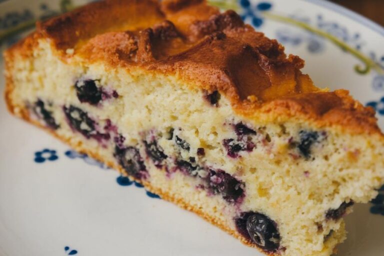 Bolo de Amora com Farinha de Amêndoas Vegano e Sem Açúcar