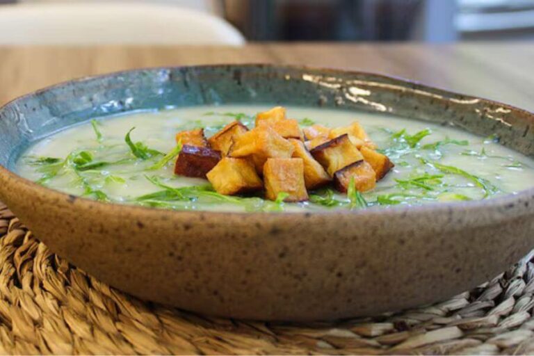 Caldo Verde Vegano com Couve e Tofu