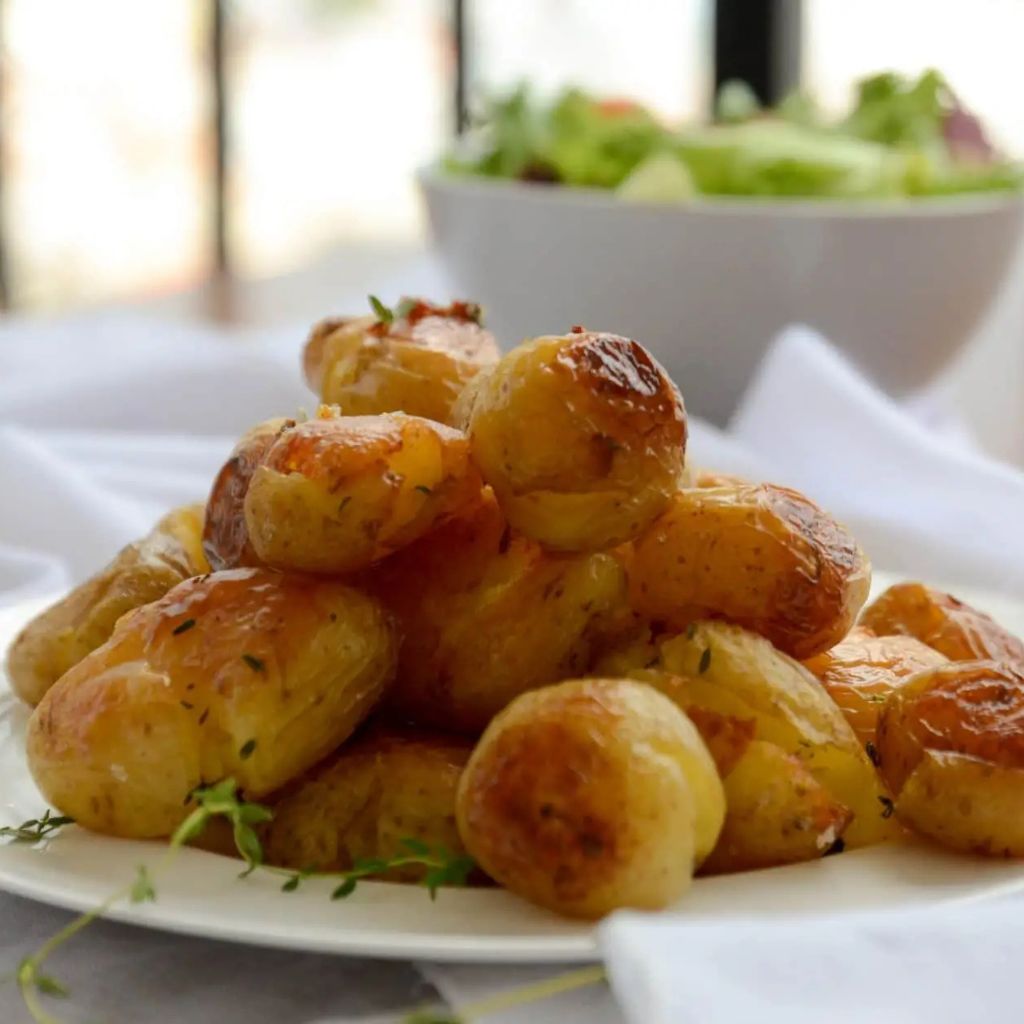 Batatas ao Murro com Molho de Alho Vegano