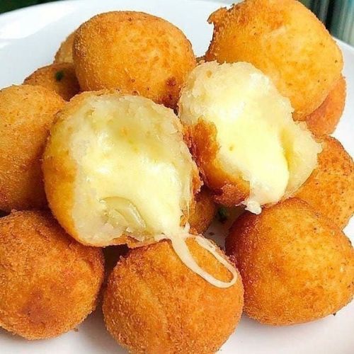 Bolinhos de Batata Recheados com Queijo Vegano