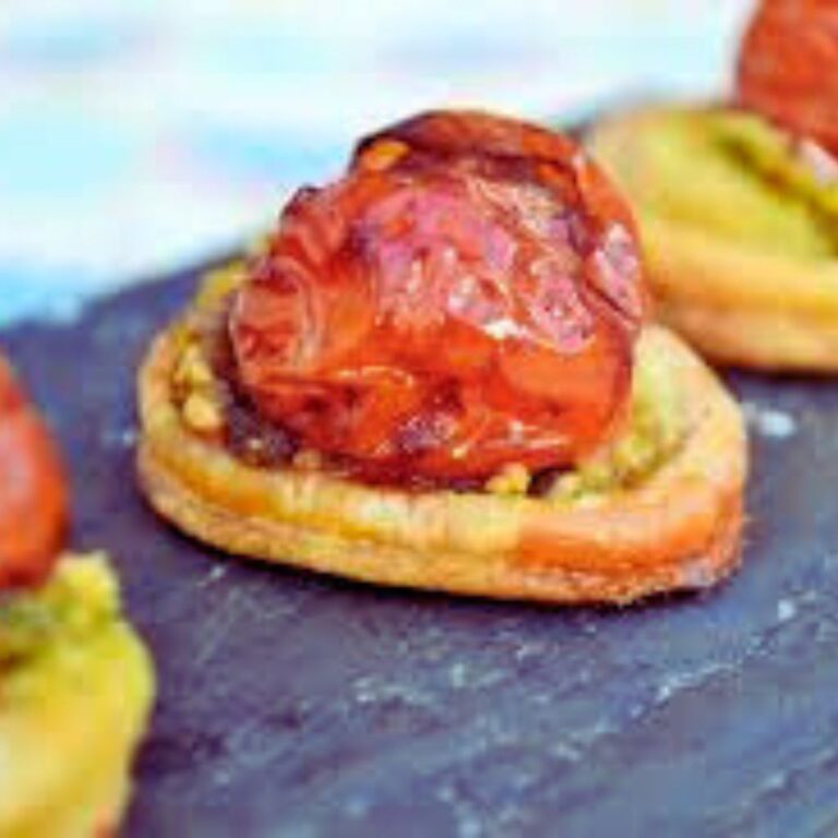 Canapés Veganos com Pesto e Tomates Cereja