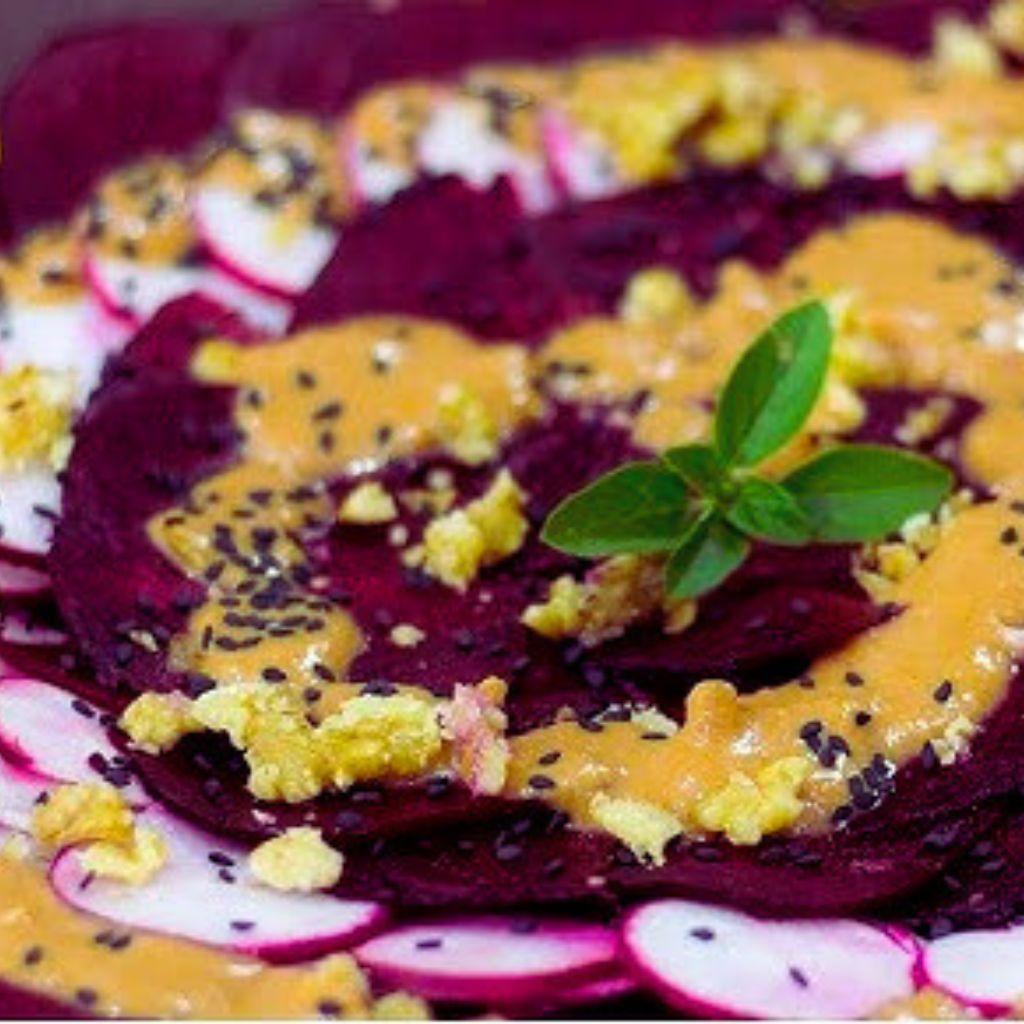 Carpaccio Vegano de Beterraba com Molho de Mostarda