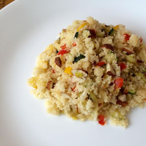 Cuscuz de Natal Vegano com Legumes e Amêndoas