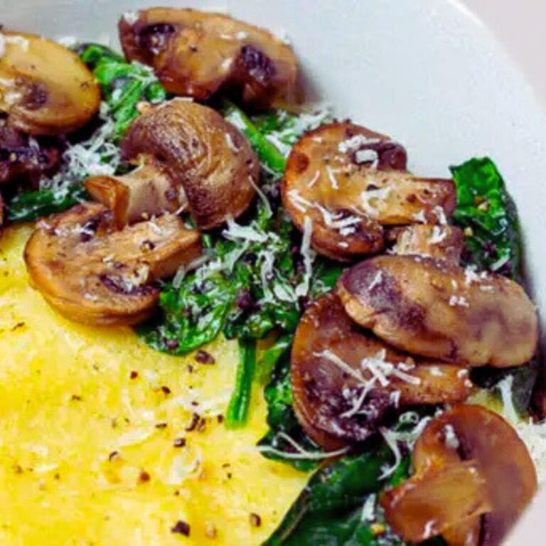 Polenta Cremosa com Cogumelos Salteados