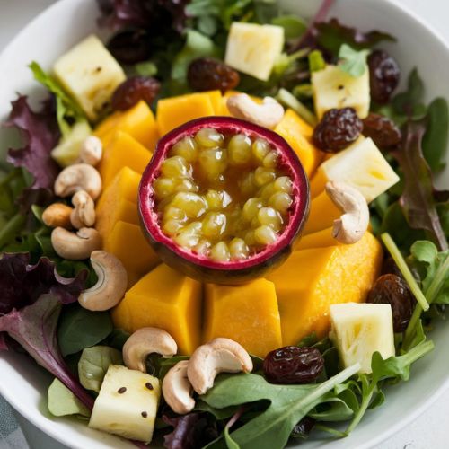 Salada Tropical Vegana com Molho de Maracujá