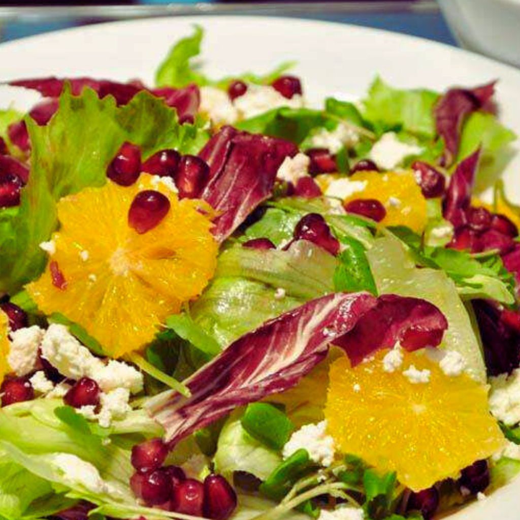 Salada de Folhas com Figos e Vinagrete de Romã