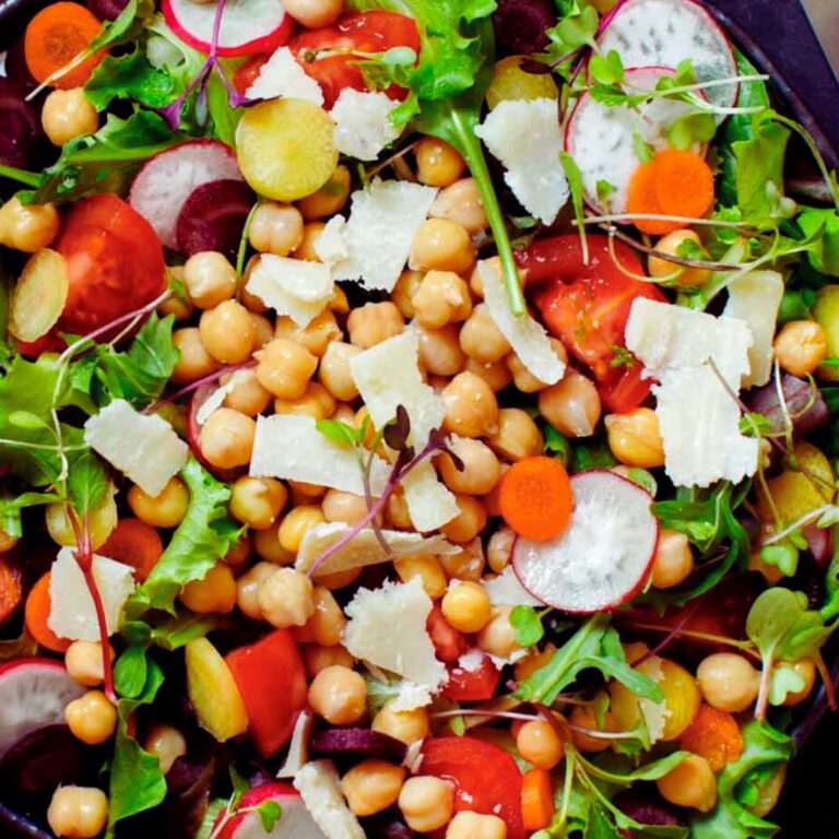 Salada de Grão-de-Bico com Ervas Frescas